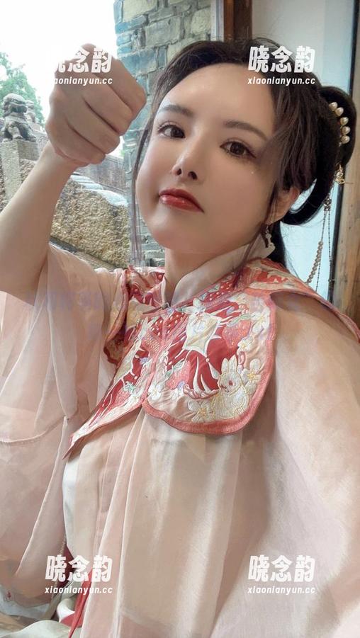 秋和柯基的心动时刻，探索“苦修女”的每一帧cos图片故事.txt