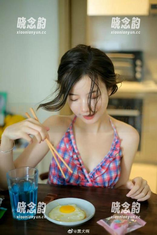 稚乖画册 - 赤西夜夜带你进入吉他少女的世界，分享她的精美图包让人陶醉！.txt
