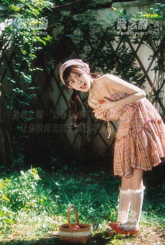 紧急企划 - 奶昔与泳衣的完美结合，美图让你瞬间沉醉于夏日海滩的魅力.txt