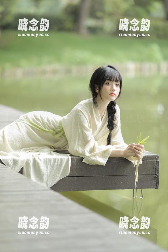 紧急企划 - 私房写真中的小婕：迷人妹妹图包，揭开个性之美.txt