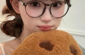 紧急企划 – 樱樱樱可“办公室”写真集热辣登场，下载一次满足你的小秘密！.txt