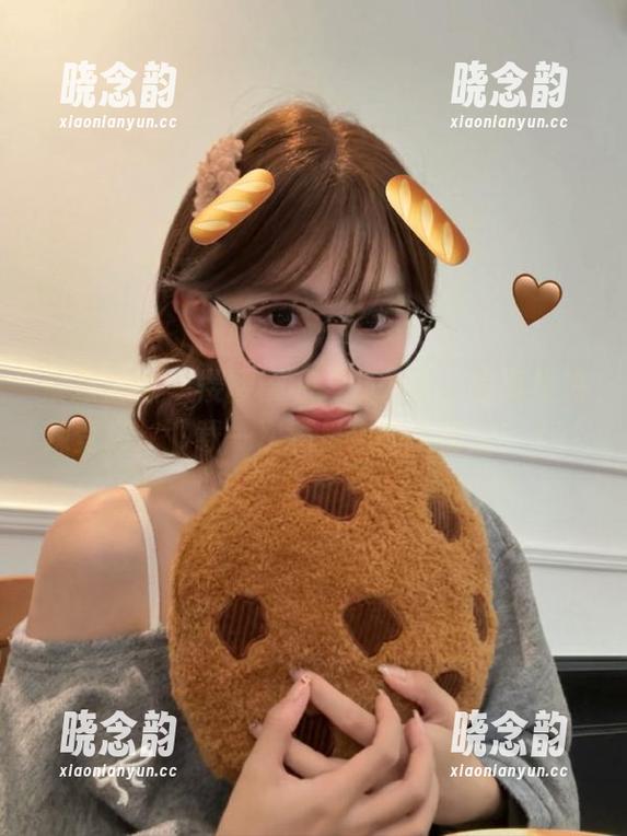 紧急企划 - 樱樱樱可“办公室”写真集热辣登场，下载一次满足你的小秘密！.txt