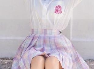 紧急企划 – 龙崎聆音倾情奉献：精美灰丝写真合集，感受细腻之美.txt