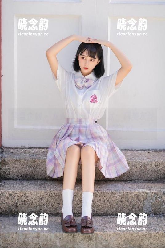 紧急企划 - 龙崎聆音倾情奉献：精美灰丝写真合集，感受细腻之美.txt