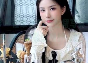 绮梦摄影 – 在章章的连衣裙写真中，分享艺术与现实交融的绝妙体验！.txt