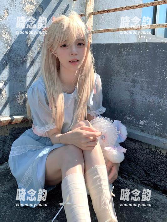 网红馆 - 小狐狸Kathryn黑色梦境：高清图册探索内心的深邃与幻想.txt