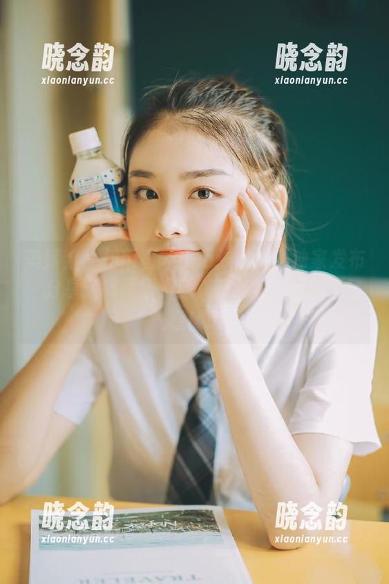 美媛馆 - 伊雨蔓Fiona泳衣写真独家发布，分享精致原图资源，感受每一帧的夏日气息！.txt
