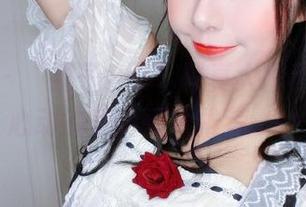 美媛馆 – “栗子Riz”写真大揭秘：令人心动的美腿壁纸推荐.txt