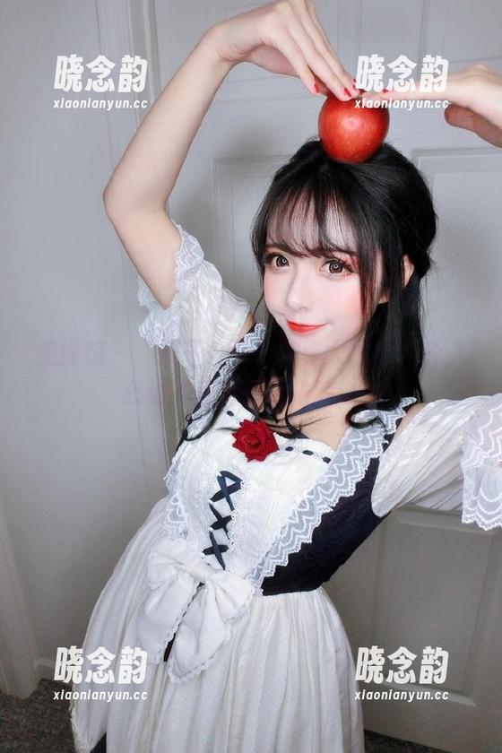 美媛馆 - “栗子Riz”写真大揭秘：令人心动的美腿壁纸推荐.txt