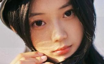 美媛馆 – 温心怡温柔展现：品味她的绝美图集与美图.txt