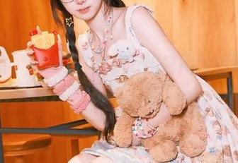 美媛馆 – 看瑞莎Trista如何用纯白写真成为美图界的清新脱俗代表！.txt