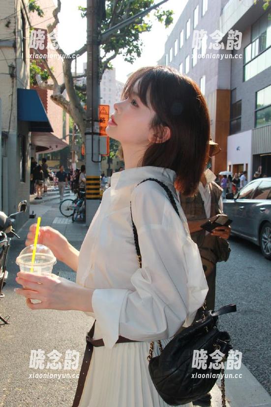 美媛馆 - 听说最新资源来了！许诺sabrina连体衣写真，穿上后走路都带风！.txt
