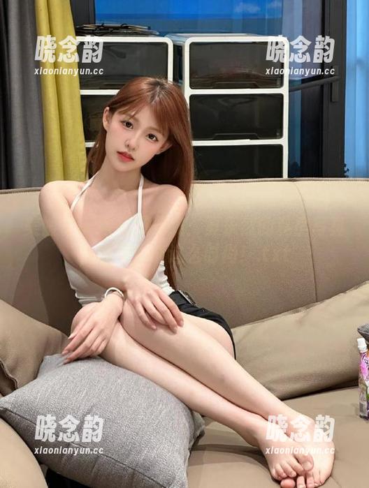 美媛馆 - 教室风景线：黄乐然的私房写真，学习也能这么时尚！.txt