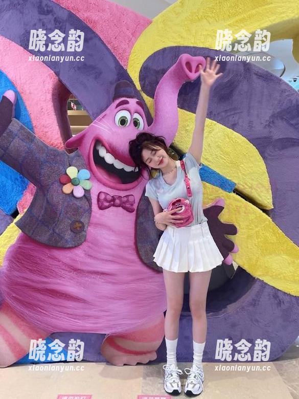 微密圈 - 红色绑带限定：脸红Dearie角色的魅力与图片资源大放送.txt
