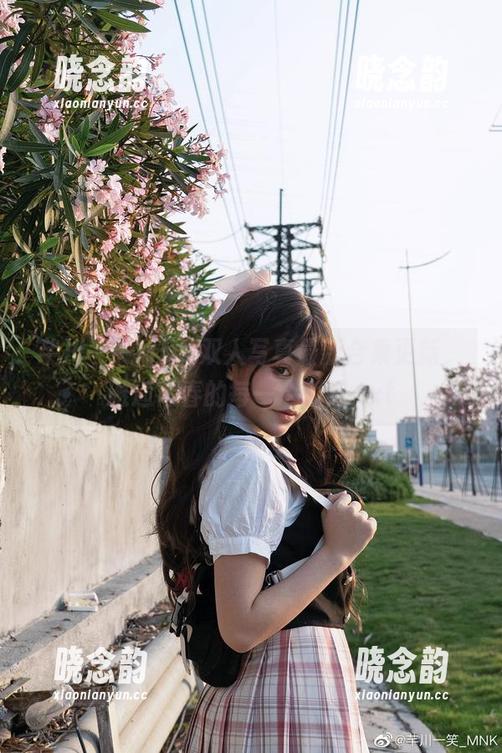 芊川一笑MNK双人写真最新合集更新，邂逅青春的每一个瞬间.txt