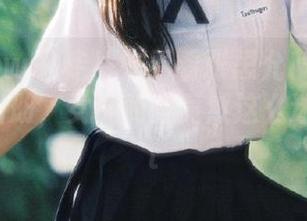 花漾show – 走！去看看张思允Nice的高清美脚图册，女神的脚竟然这么迷人！.txt