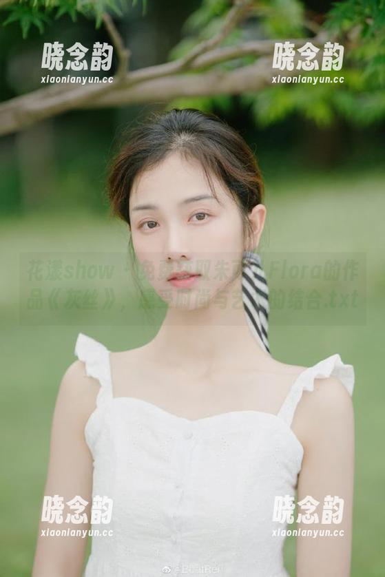 花漾show - 免费获取朱可儿Flora的作品《灰丝》，感受时尚与艺术的结合.txt