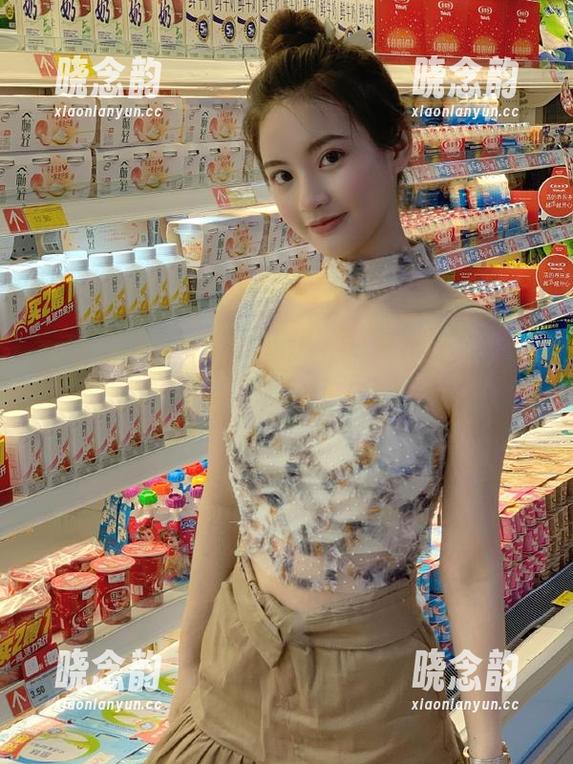 花漾show - 探秘朱可儿古典长裙动人写真，原图资源一览无遗.txt