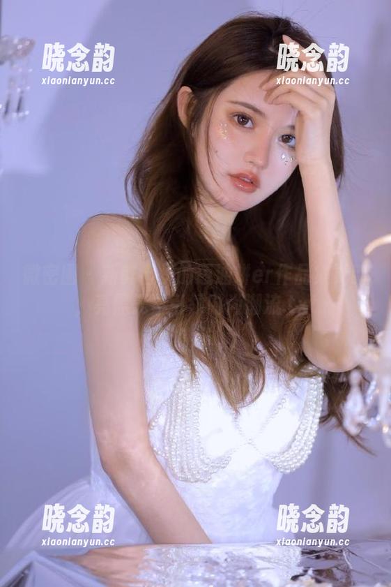 微密圈 - 新鲜出炉的葱油饼er作品集更新，亮黑元素引领时尚潮流.txt