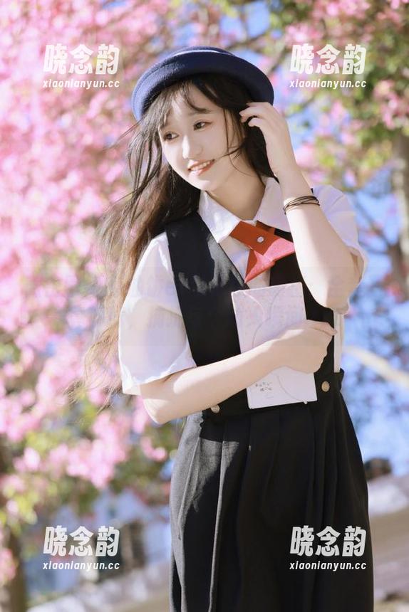 微密圈 - 葱油饼er与棉袜的碰撞：全套写真下载，捕捉每个动人瞬间.txt