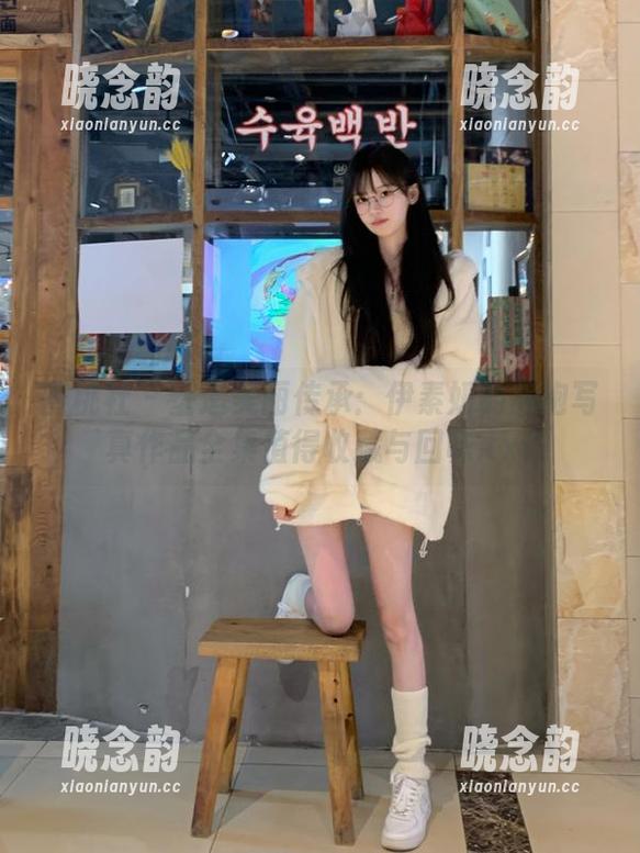 蜜桃社 - 塑造美丽传承：伊素妍的旗袍写真作品全集值得收藏与回味.txt