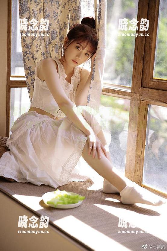 蜜桃社 - 追寻青春的脚步，杏子最新写真集“学妹”更新，快来一起领略美丽瞬间.txt