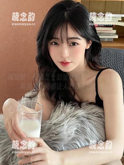 袜啵啵 - 探索芝士的蕾丝世界：每一张写真图片原图都让人心动不已.txt