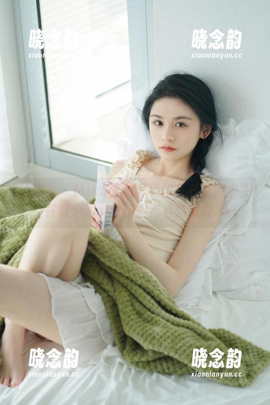 语画界 - Miko酱的写真作品《死库水》：在每个细节中捕捉青春的瞬间.txt