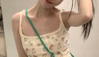 语画界 – 允儿Claire的“死库水”写真套图：让你在夏日沉浸于美丽与清爽之间的完美结合！.txt
