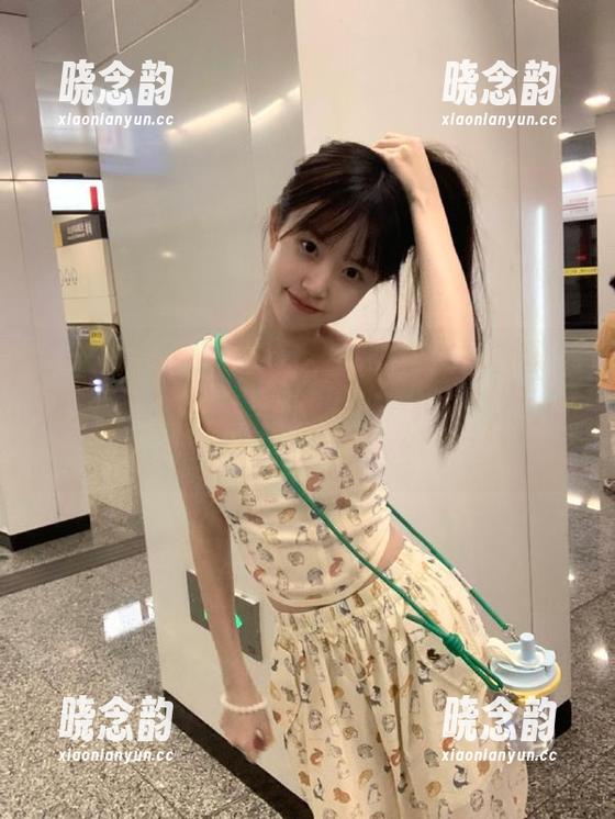 语画界 - 允儿Claire的“死库水”写真套图：让你在夏日沉浸于美丽与清爽之间的完美结合！.txt