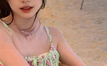 语画界 – 徐莉芝的职业装巡礼：魅力原图与照片带你穿越时尚领域.txt