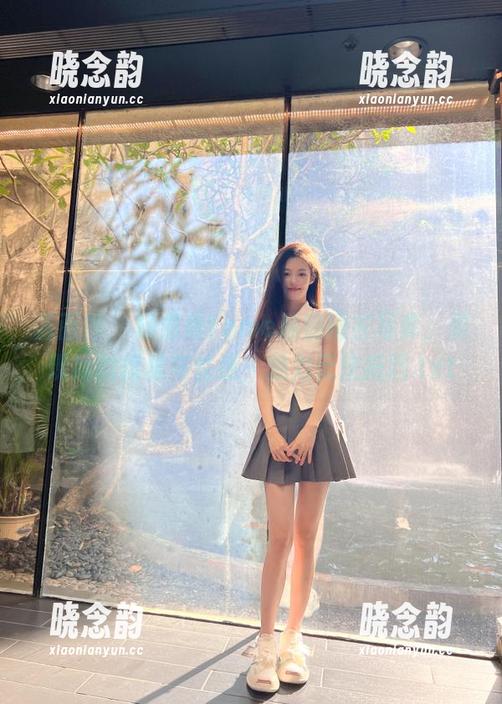 语画界 - 杨晨晨Yome私房睡衣写真，展现她的优雅与性感，魅力无法抵挡.txt