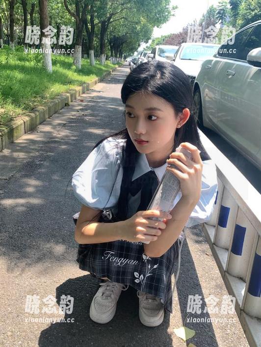 语画界 - 免费获取杨紫嫣JK图片，清新优雅风格，唤醒你心中的小鹿！.txt
