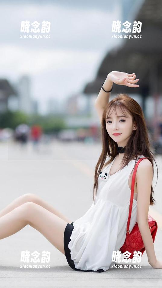 语画界 - 福利图集新宠，程程程条纹黑丝吊袜，魅力四射不容错过.txt