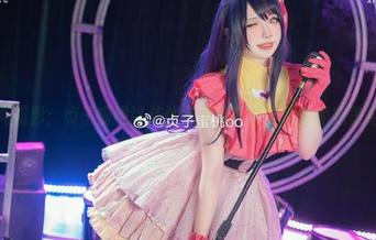 最新时尚摄影：贞子蜜桃以连体衣呈现个性与优雅的完美结合.txt