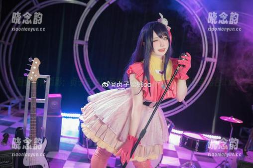 最新时尚摄影：贞子蜜桃以连体衣呈现个性与优雅的完美结合.txt