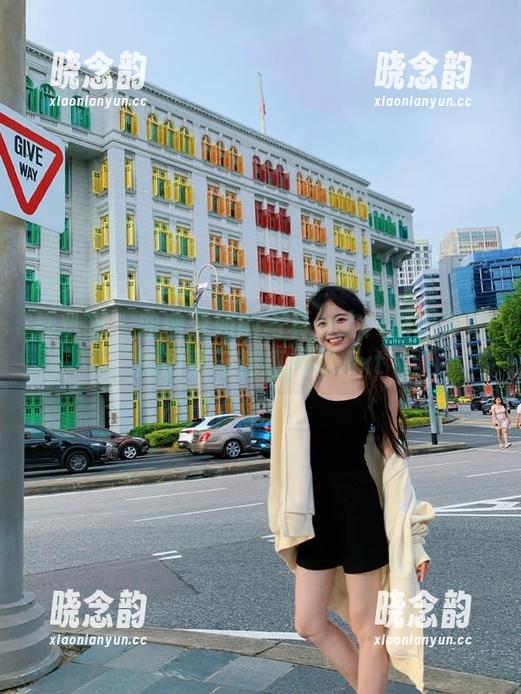 轰趴猫 - 曲曲空姐的写真魅力：原图背后的故事与情感揭秘.txt