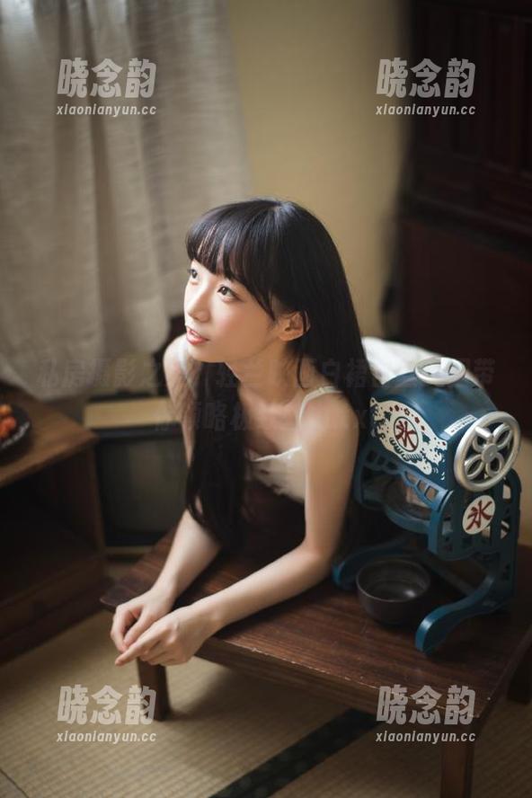 私房摄影之美，轻兰映画白裙白丝美图带你领略极致魅力.txt