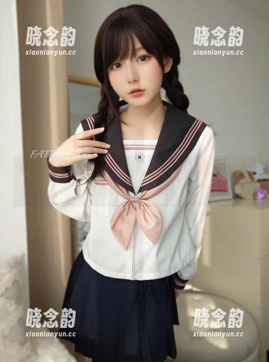在迷之呆梨的瑜伽写真中，寻找生命之美和心灵的资源.txt