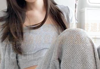 迷之呆梨校服写真特辑：原图传递她对青春生活独特见解的作品.txt