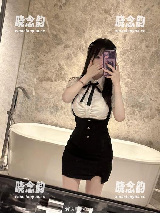 细看雪晴Astra的眼镜艺术：写真作品集与原图一起感受美感.txt