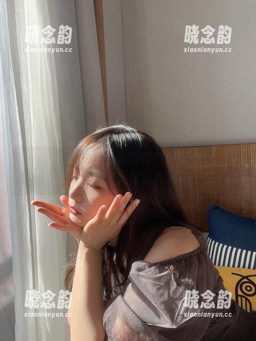 青水百合子：穿上礼服的我好像个coser，但美图出来的效果却让我忍俊不禁.txt