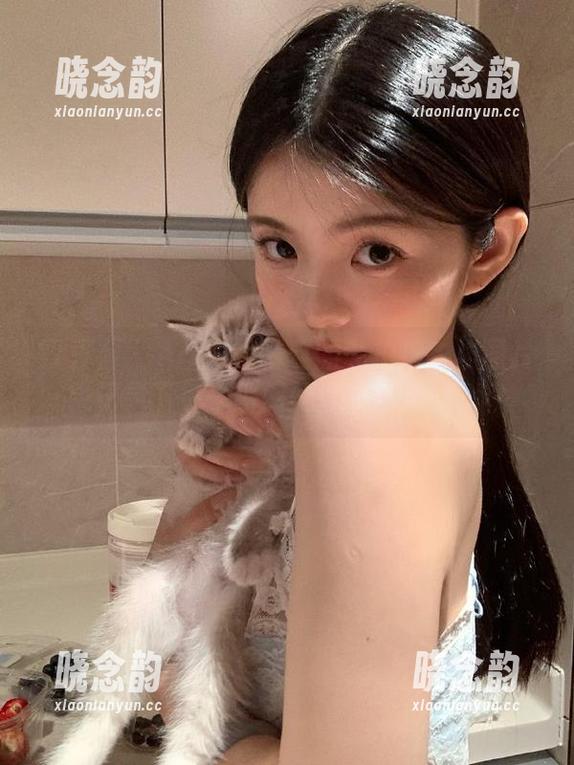 青豆客 - Aime张曦若的私拍连衣裙图片，记录下每一瞬间的优雅与风情.txt