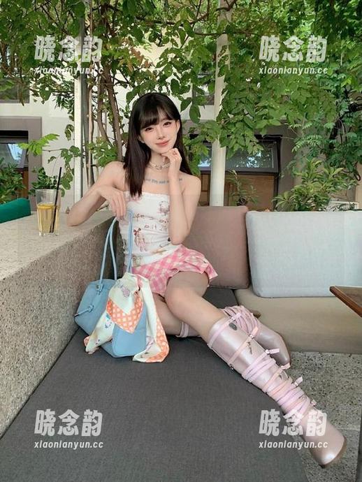 青豆客 - 在天台上飞翔：施忆佳的私房图包带你感受不一样的城市魅力与生活状态！.txt