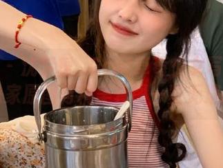 青豆客 – 沈梦瑶_Gcat草莓少女写真展示，独家原图与精美套图一览无遗.txt