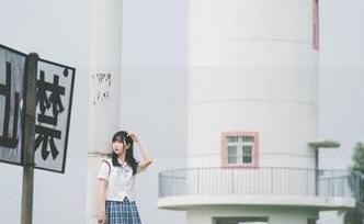面饼仙儿最新泳装写真合集，带你感受青春与活力的极致碰撞！.txt