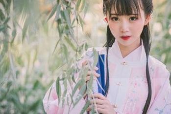 面饼仙儿的灰丝之美：绝对让人心动的cos分享，快来一起欣赏吧！.txt