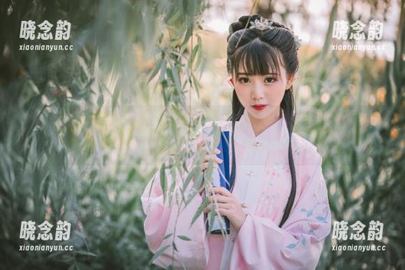 面饼仙儿的灰丝之美：绝对让人心动的cos分享，快来一起欣赏吧！.txt