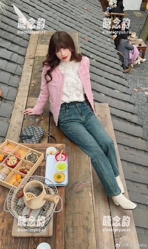 高清图库中的鹿八岁baby黑暗护士，打破传统视角的写真艺术.txt
