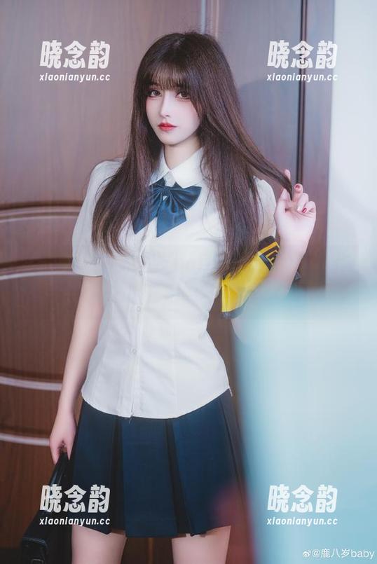 精彩观看！鹿八岁baby《吊带》写真作品原图，感受她的时尚与个性.txt